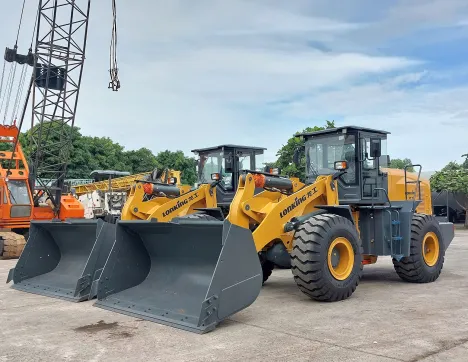 Máy xúc lật LonKing CDM876H, dung tích gầu 7.0 khối, cống suất động cơ 199 kW, nâng tải 7 tấn, trọng lượng vận hành 25.3 tấn.