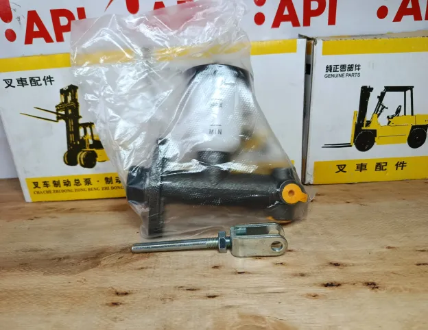 Tổng Phanh Xe Nâng Liugong Có Bình Dầu Chính Hãng