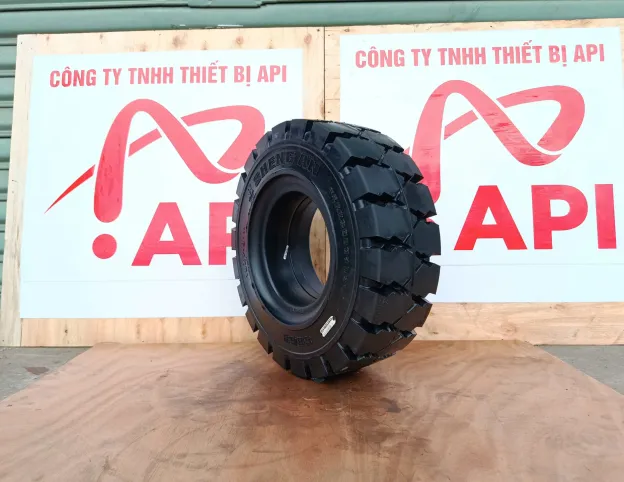 18x7-8 Lốp Đặc Xe Nâng Sheng An  SR63 – Chịu Tải Cao, Vận Hành Ổn Định